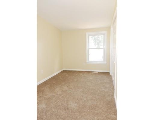 55 Linnell St, Springfield, MA 01104 photo 10