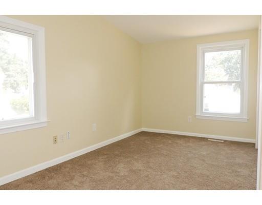55 Linnell St, Springfield, MA 01104 photo 9