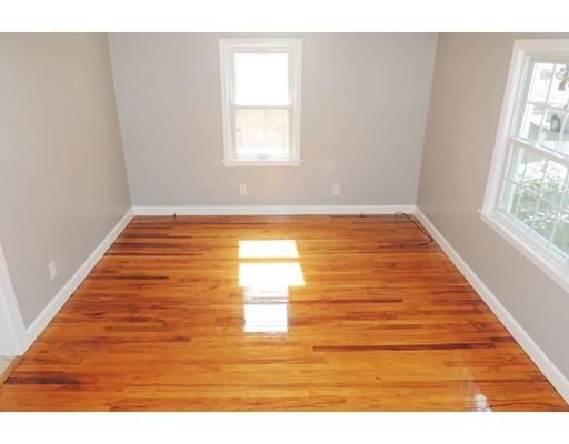 55 Linnell St, Springfield, MA 01104 photo 3