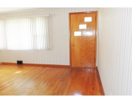 52 Gary Rd, Springfield, MA 01119 photo 3