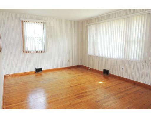 52 Gary Rd, Springfield, MA 01119 photo 2
