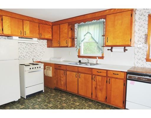 52 Gary Rd, Springfield, MA 01119 photo 4