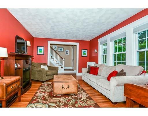 82 Forest St, Reading, MA 01867 photo 4