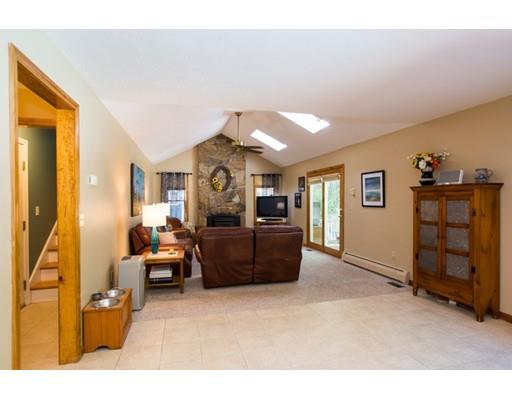8 Pierce Ln, Upton, MA 01568 photo 7