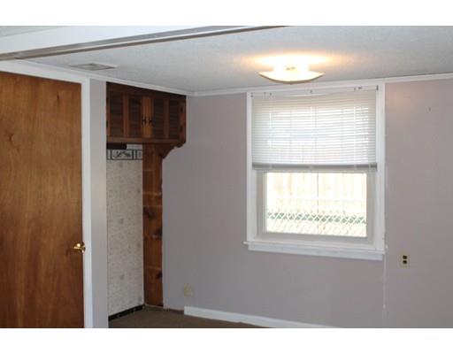 86 Howes St, Springfield, MA 01118 photo 5