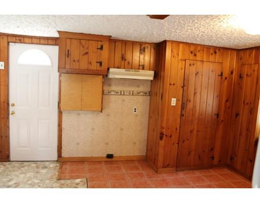 86 Howes St, Springfield, MA 01118 photo 8