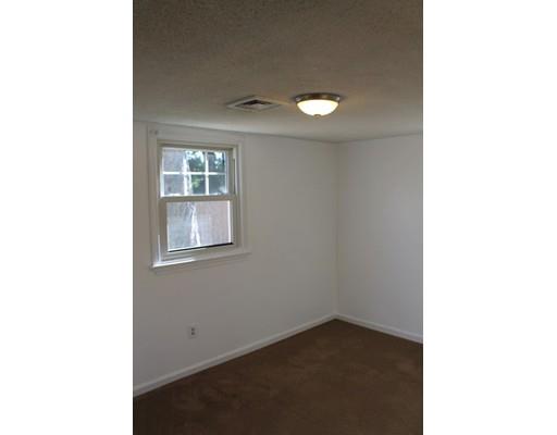 86 Howes St, Springfield, MA 01118 photo 11