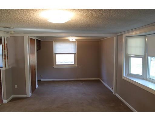 86 Howes St, Springfield, MA 01118 photo 3