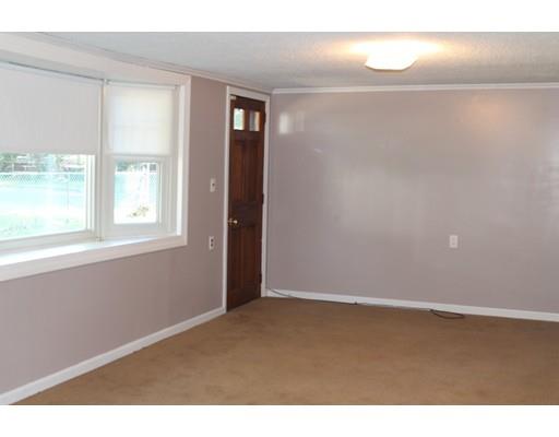 86 Howes St, Springfield, MA 01118 photo 2