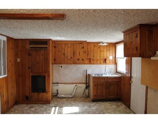 86 Howes St, Springfield, MA 01118 photo 7