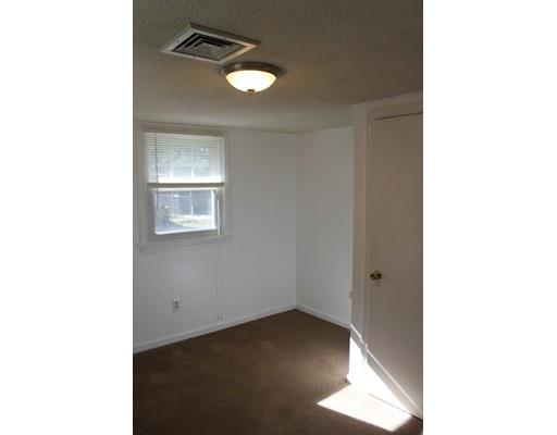 86 Howes St, Springfield, MA 01118 photo 12