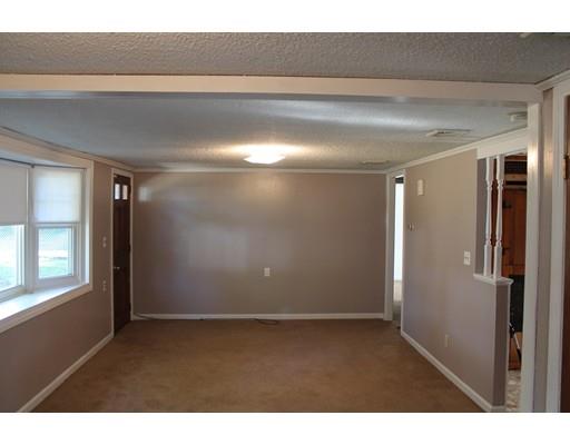 86 Howes St, Springfield, MA 01118 photo 4