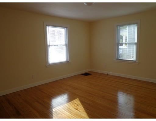 33 Strong St, Springfield, MA 01104 photo 5