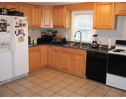 322 Abbott St, Springfield, MA 01118 photo 4