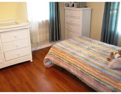 322 Abbott St, Springfield, MA 01118 photo 9