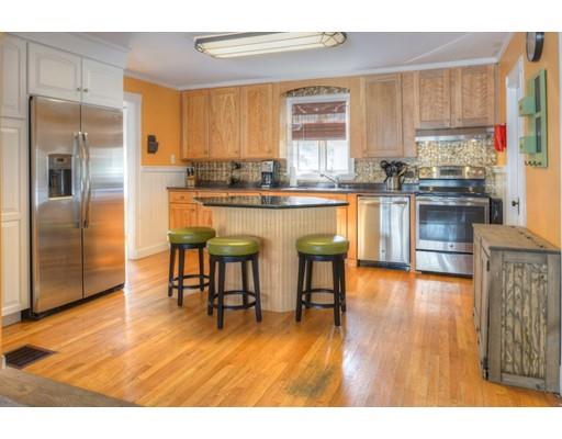 11 Lawrence St, Danvers, MA 01923 photo 3