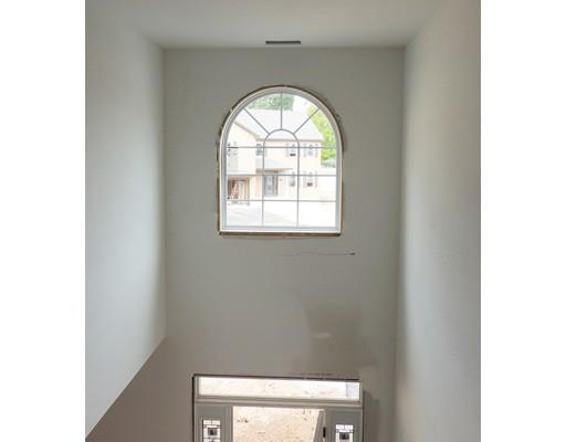 69 Alwin Pl, Springfield, MA 01128 photo 5