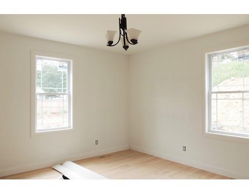 69 Alwin Pl, Springfield, MA 01128 photo 3