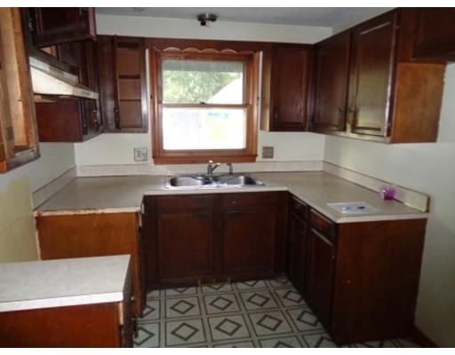 431 Britton, Chicopee, MA 01020 photo 4