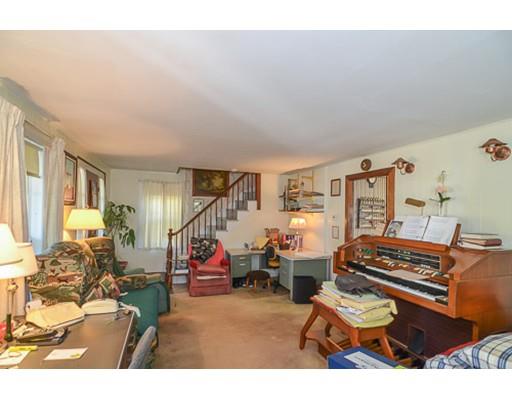 21 Elm St, Upton, MA 01568 photo 4