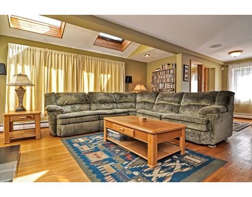 24 Fowler St, Upton, MA 01568 photo 2
