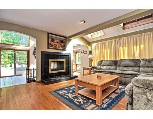 24 Fowler St, Upton, MA 01568 photo 4