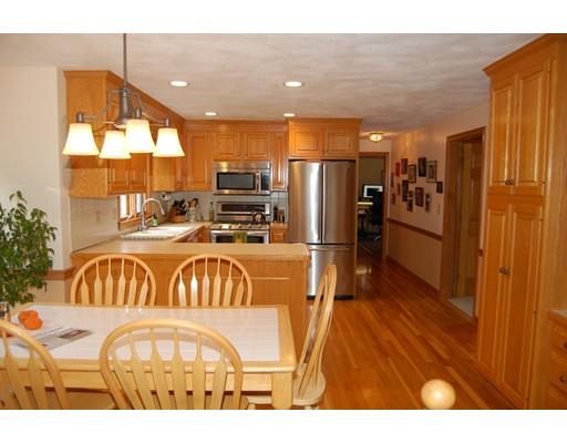 5 Harrison Pl, Franklin, MA 02038 photo 4