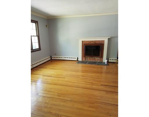 19 Emmet St, Springfield, MA 01119 photo 3