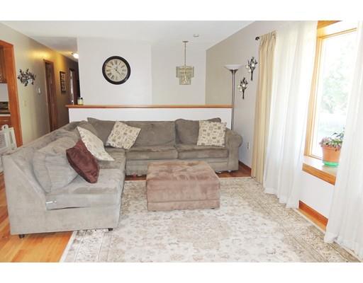 208 Jeffrey Rd, Springfield, MA 01119 photo 2