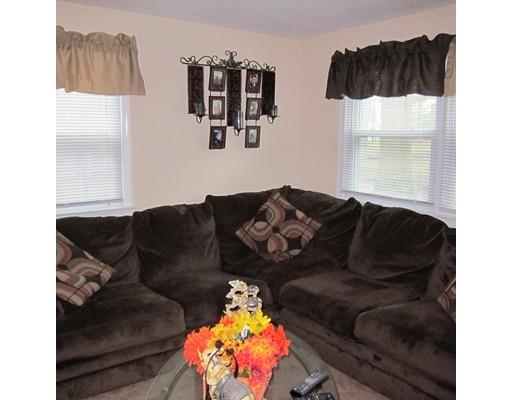 93 Curve St, Springfield, MA 01104 photo 2