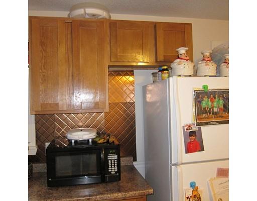 93 Curve St, Springfield, MA 01104 photo 4