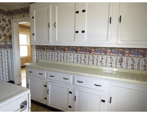 89 Maple St, Easthampton, MA 01027 photo 4