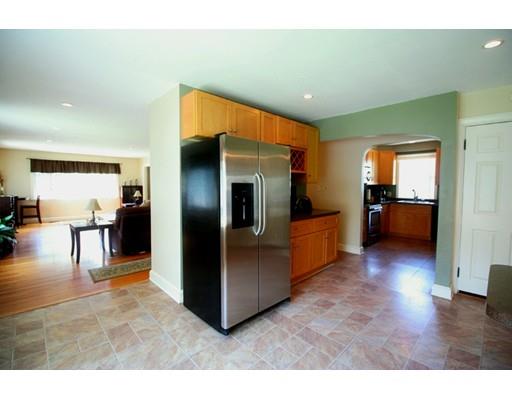 25 Emerson St, Worcester, MA 01604 photo 3