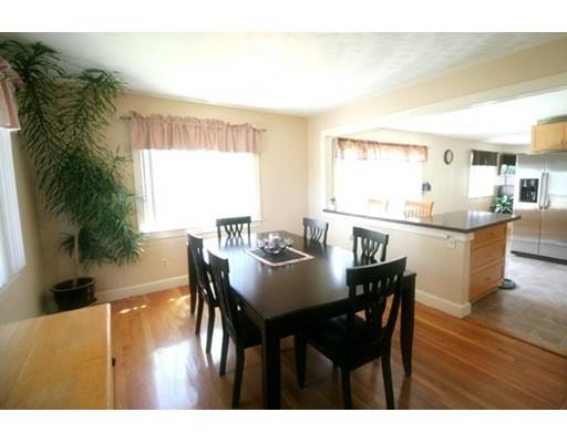 25 Emerson St, Worcester, MA 01604 photo 8