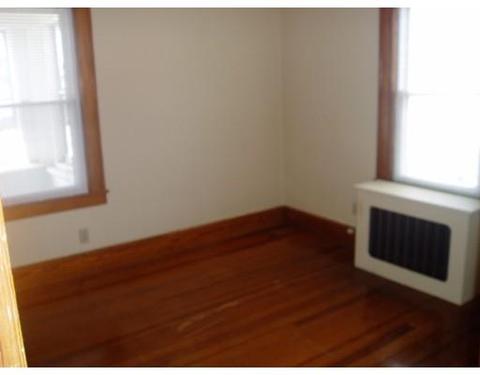 18 Chestnut St, Chicopee, MA 01013 photo 11
