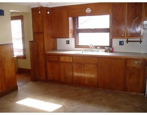 18 Chestnut St, Chicopee, MA 01013 photo 4