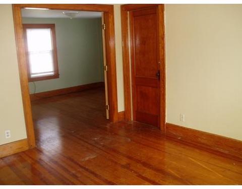 18 Chestnut St, Chicopee, MA 01013 photo 9