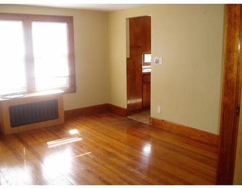 18 Chestnut St, Chicopee, MA 01013 photo 8