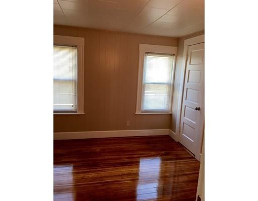 22 Cherrelyn St, Springfield, MA 01104 photo 8