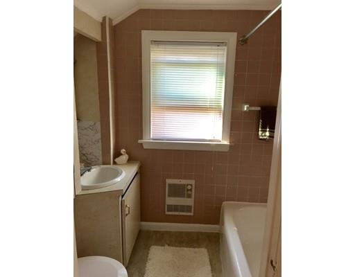 22 Cherrelyn St, Springfield, MA 01104 photo 6