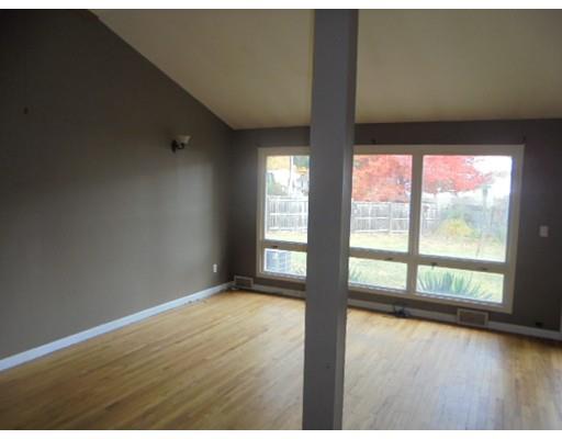 131 Ellendale Cir, Springfield, MA 01128 photo 5