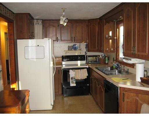141 Westbrook Dr, Springfield, MA 01129 photo 8