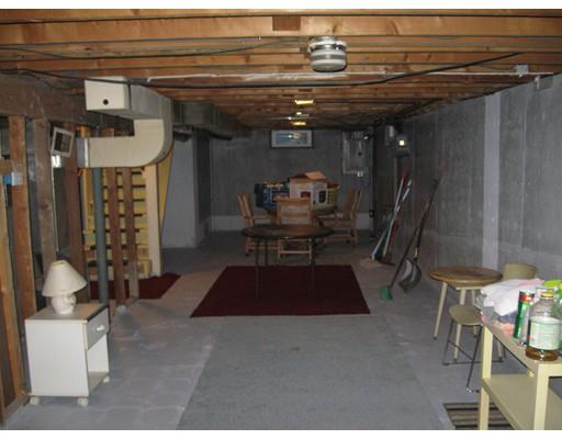 141 Westbrook Dr, Springfield, MA 01129 photo 17