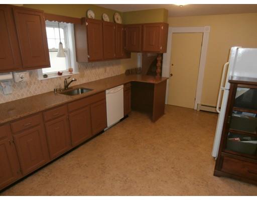 112 Muzzy St, Chicopee, MA 01020 photo 3