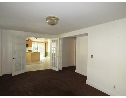 385 Plumtree Rd, Springfield, MA 01118 photo 3