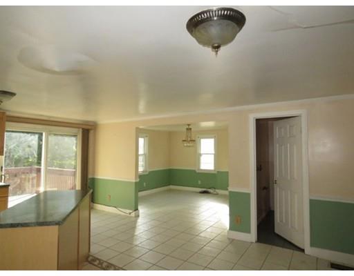 385 Plumtree Rd, Springfield, MA 01118 photo 5