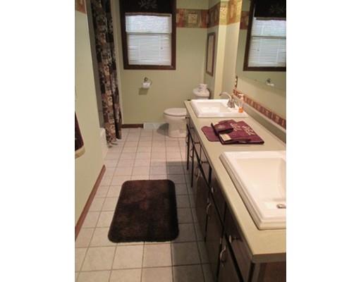 169 Labelle Cir, Chicopee, MA 01020 photo 10