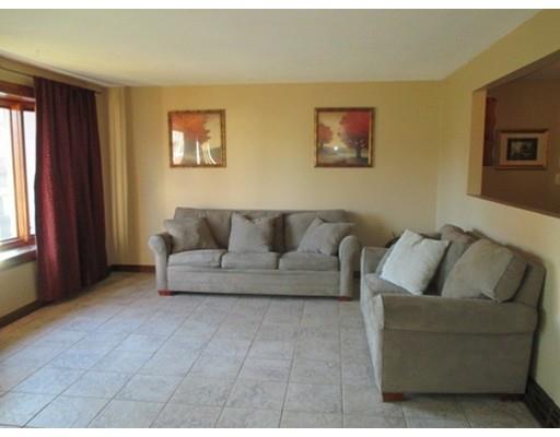 169 Labelle Cir, Chicopee, MA 01020 photo 2