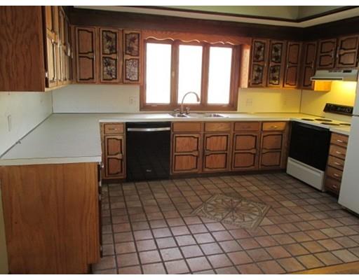 169 Labelle Cir, Chicopee, MA 01020 photo 6