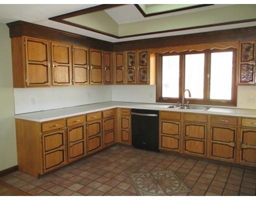 169 Labelle Cir, Chicopee, MA 01020 photo 5